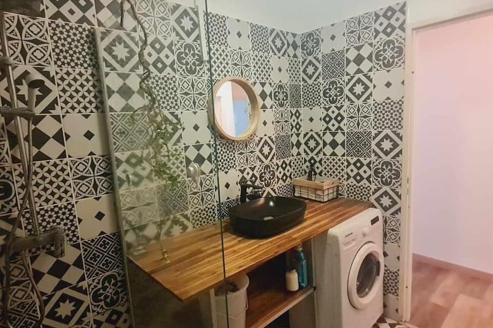 Shower, Bathroom, washing machine