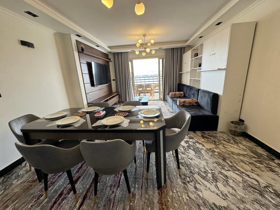 TV and multimedia, Seating area, Dining area