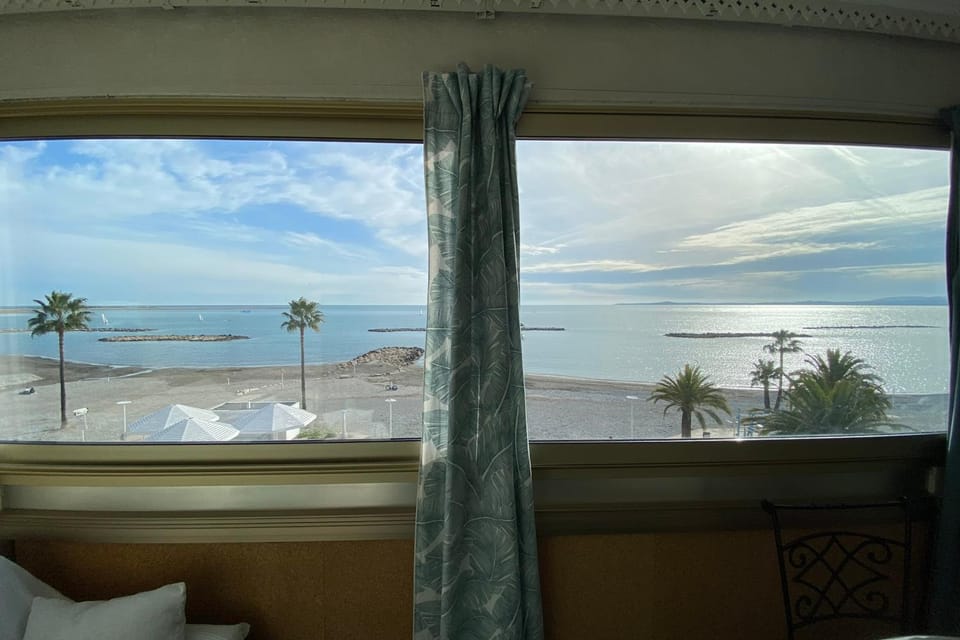 06BH - Beautiful seafront studio Apartment in Nice