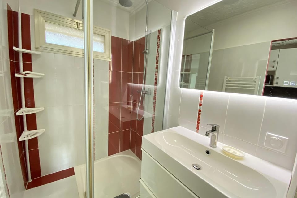 06BH - Beautiful seafront studio Apartment in Nice