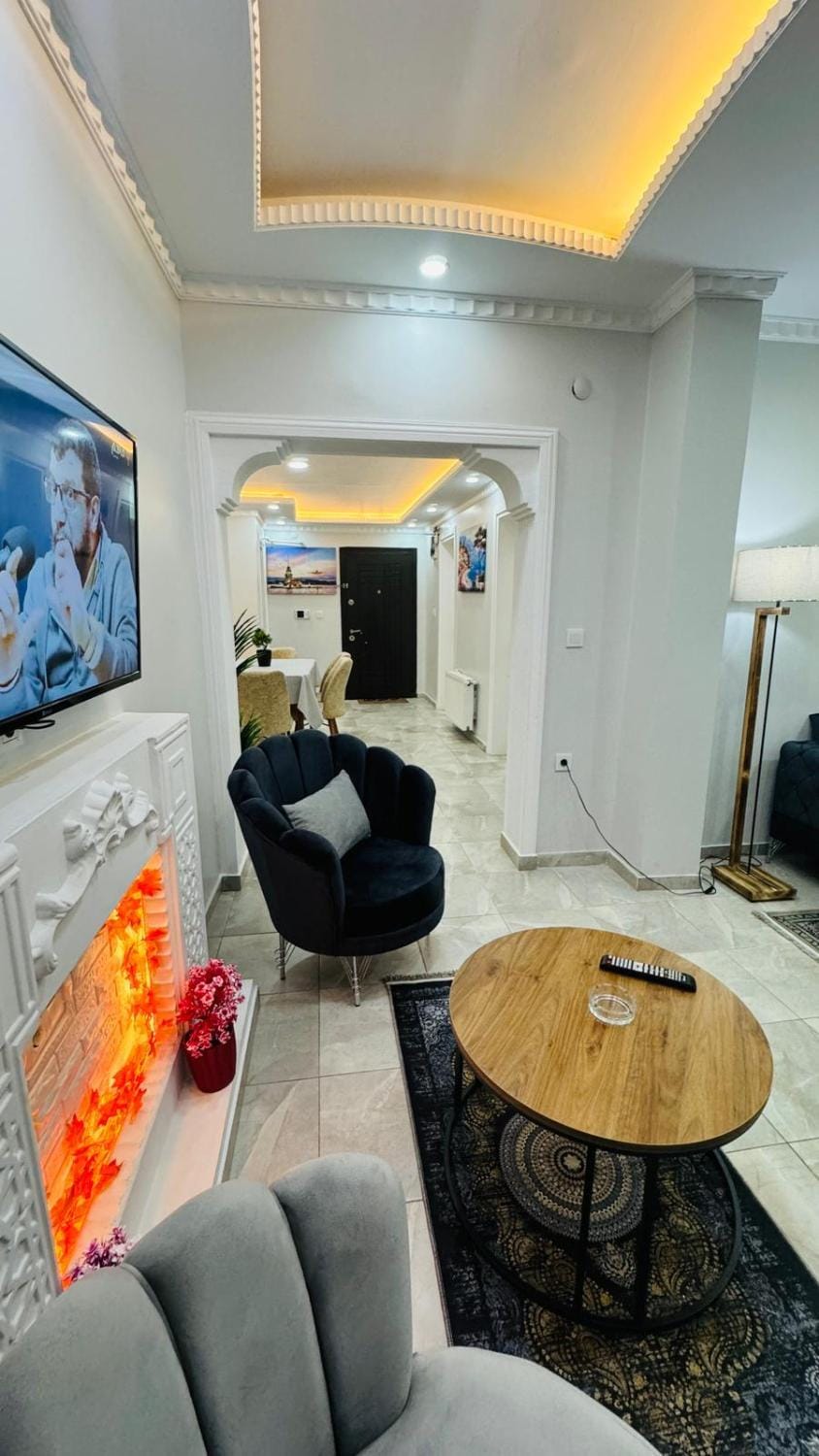 Communal lounge/ TV room, TV and multimedia, Living room, Seating area, Evening entertainment