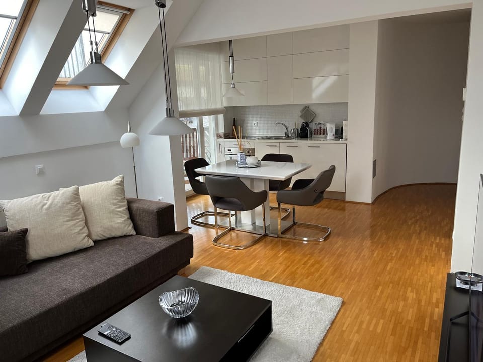 Kitchen or kitchenette, Living room, Seating area, Dining area, pet friendly