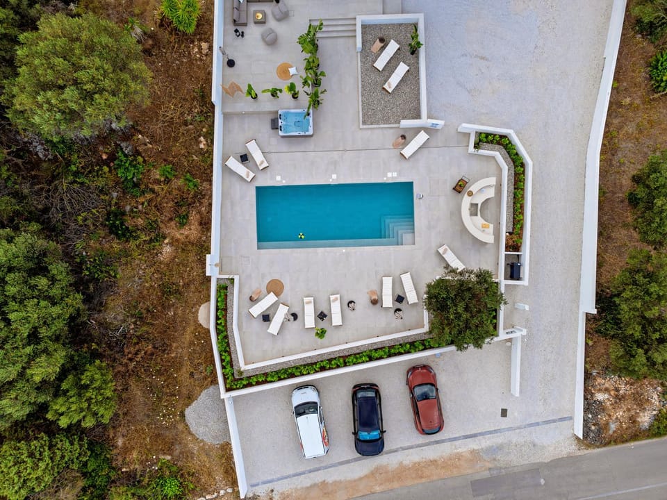 Day, Pool view, Swimming pool, Parking