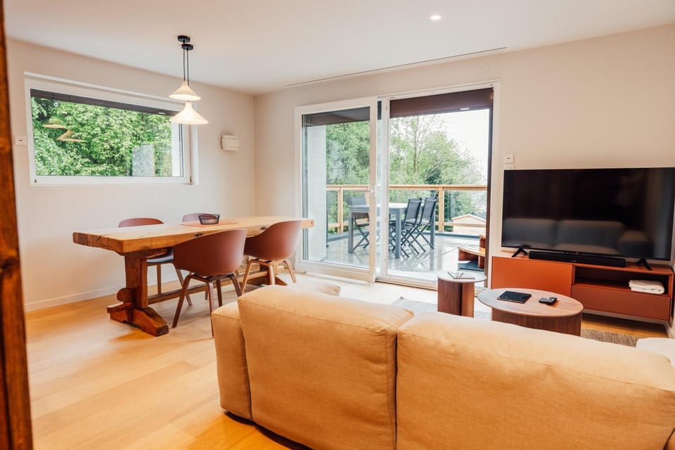 Living room, Dining area