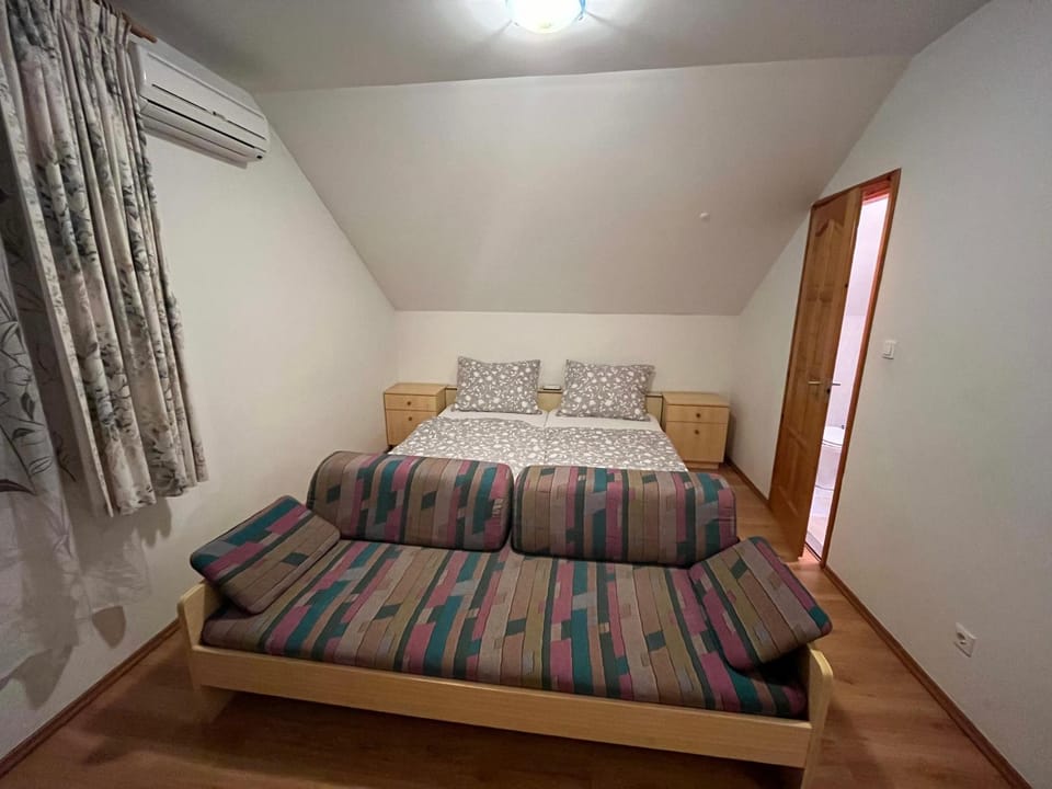 Bed, Photo of the whole room, Bedroom, air conditioner