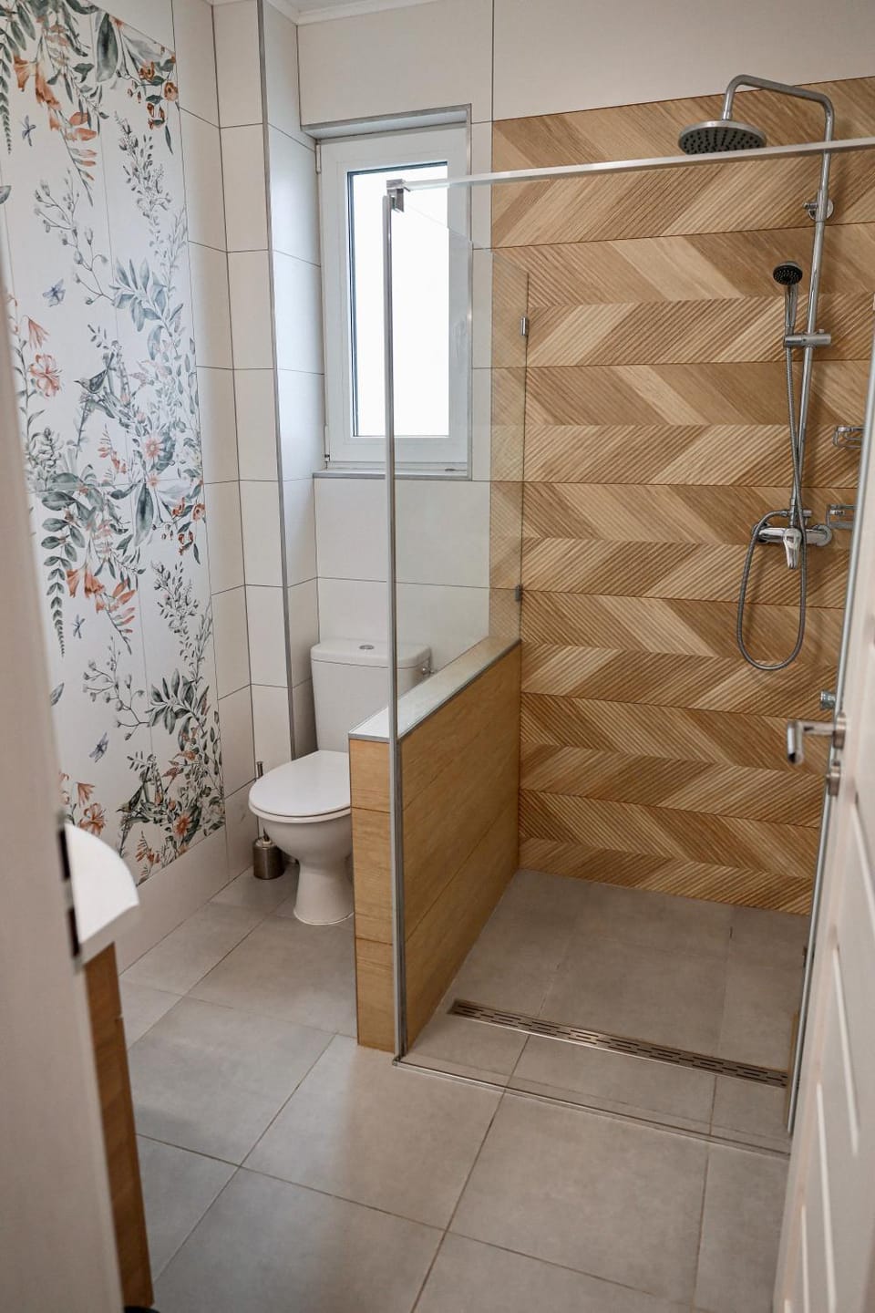 Shower, Toilet, Bathroom, hair dryier