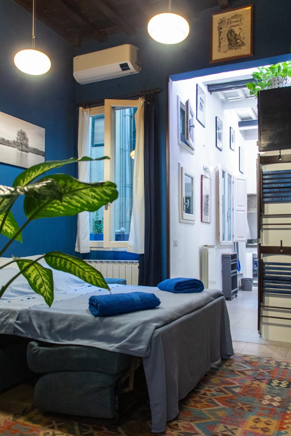 Bed, Living room, Photo of the whole room, air conditioner