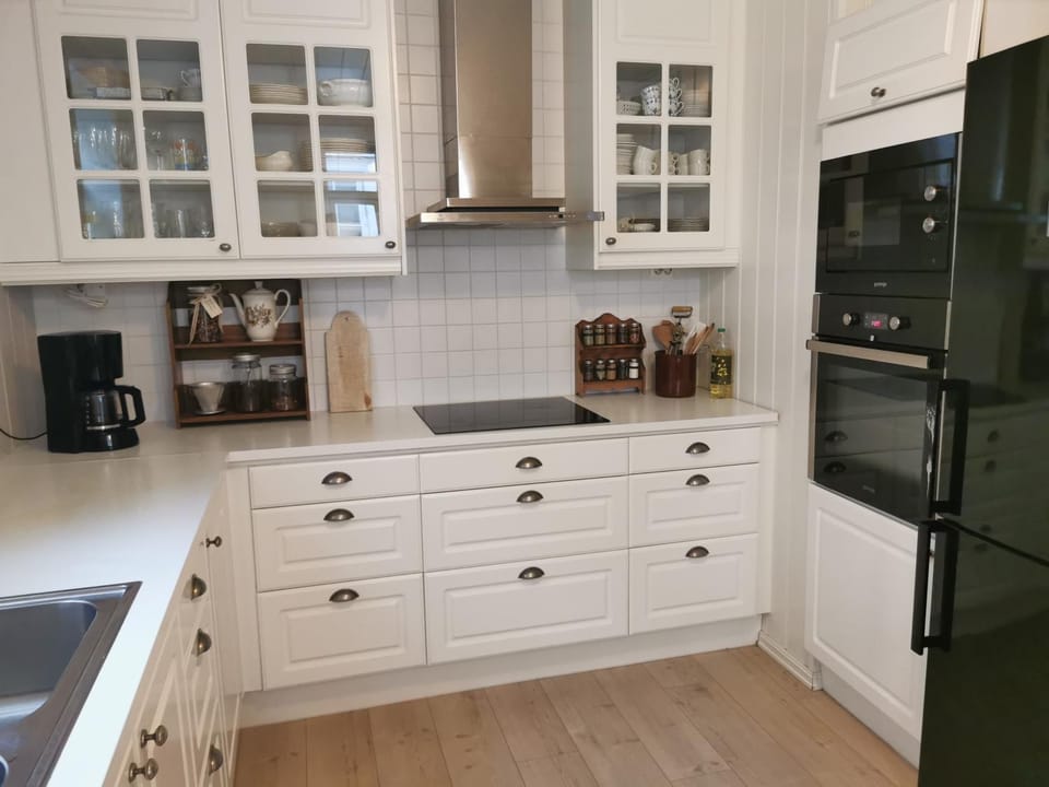 Kitchen or kitchenette, kitchen