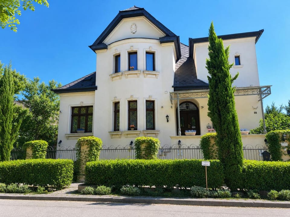 Kúria apartman private wellness with garden and pool Apartment in Budapest