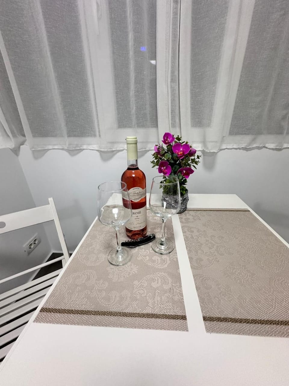 Love Light Studio Victoriei Apartment in Bucharest