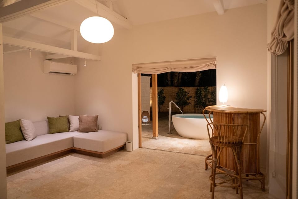 Living room, Bath
