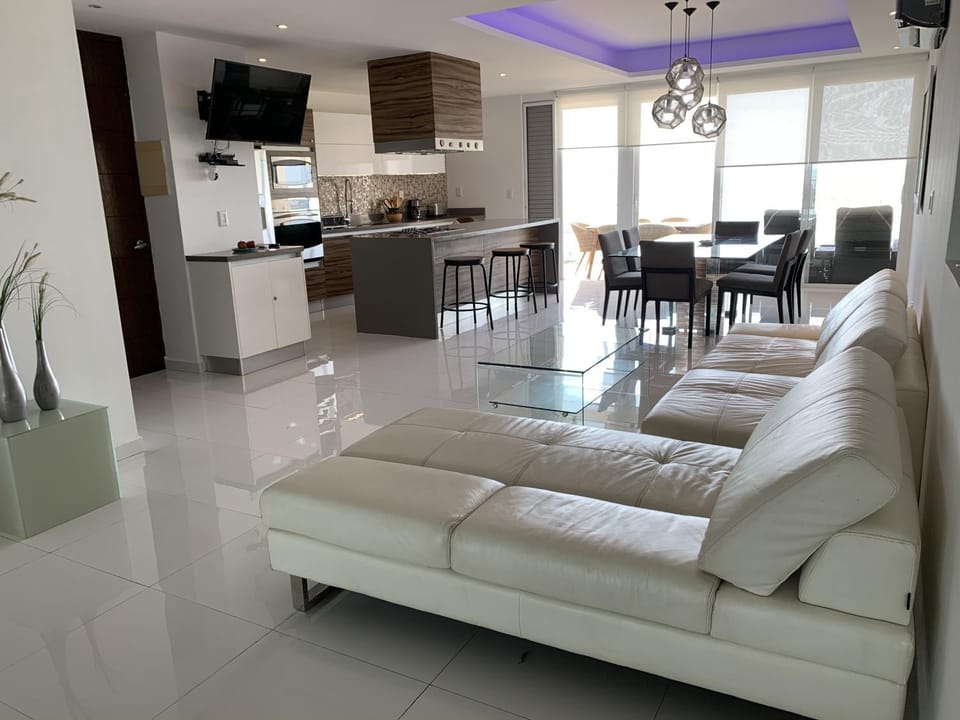 Communal lounge/ TV room, TV and multimedia, Living room