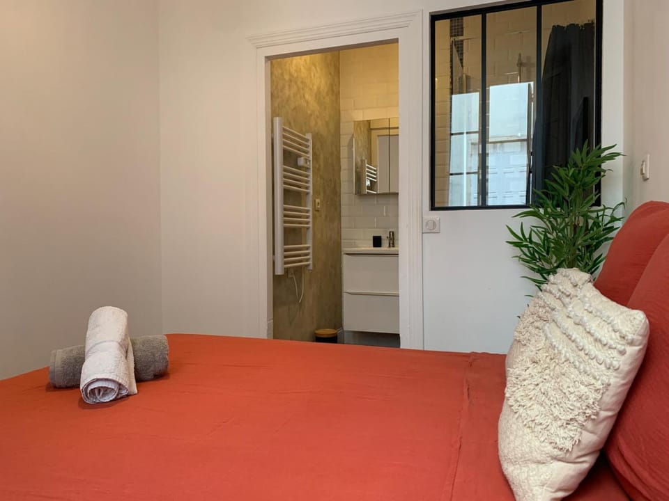 Patio, Bed, Photo of the whole room, Bedroom, Quiet street view, internet, internet, towels