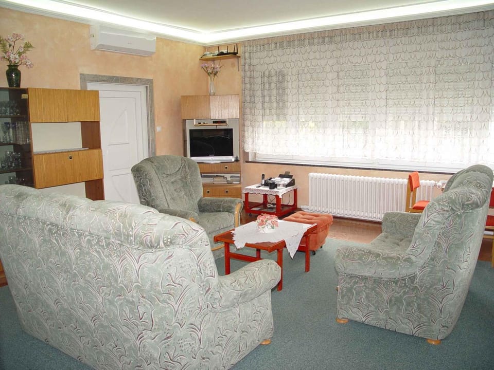 TV and multimedia, Living room, air conditioner