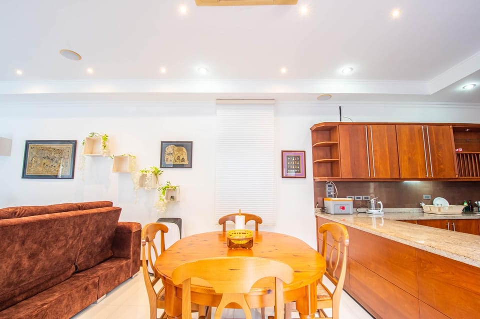 Kitchen or kitchenette, Living room, Seating area, Dining area, air conditioner