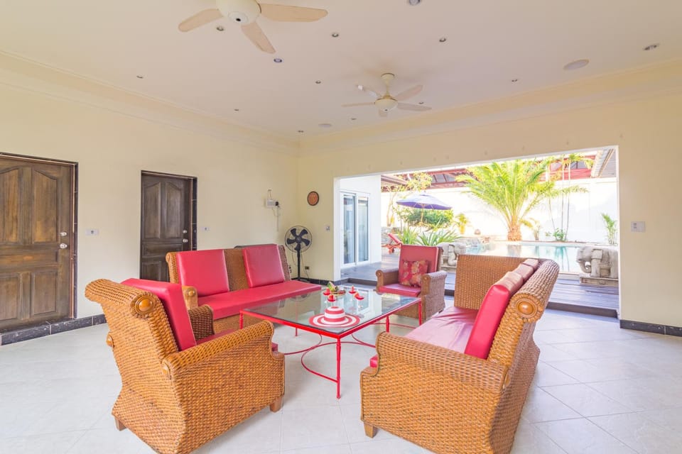 Day, Seating area, fireplace