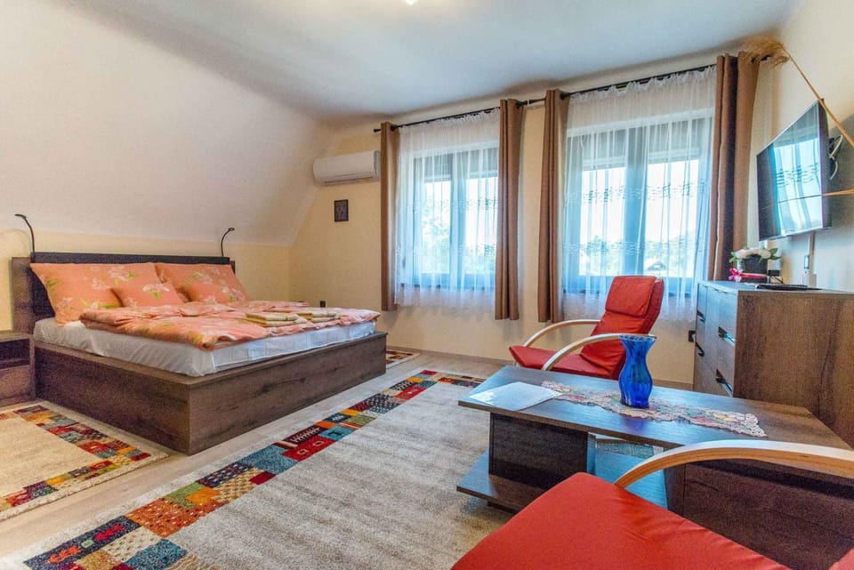 TV and multimedia, Bedroom, air conditioner