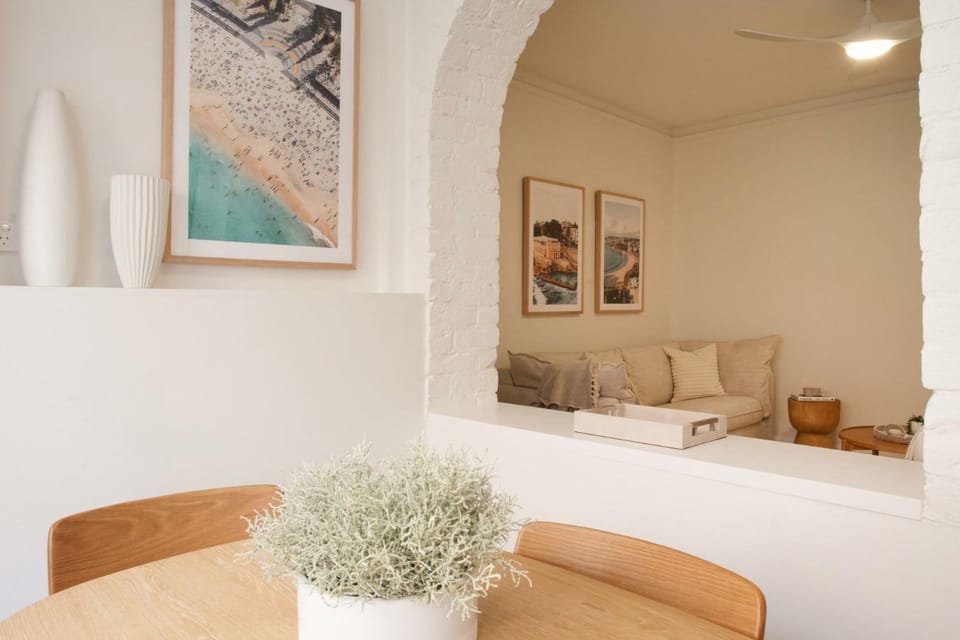 Coastal Calm Coogee Apartment in Sydney