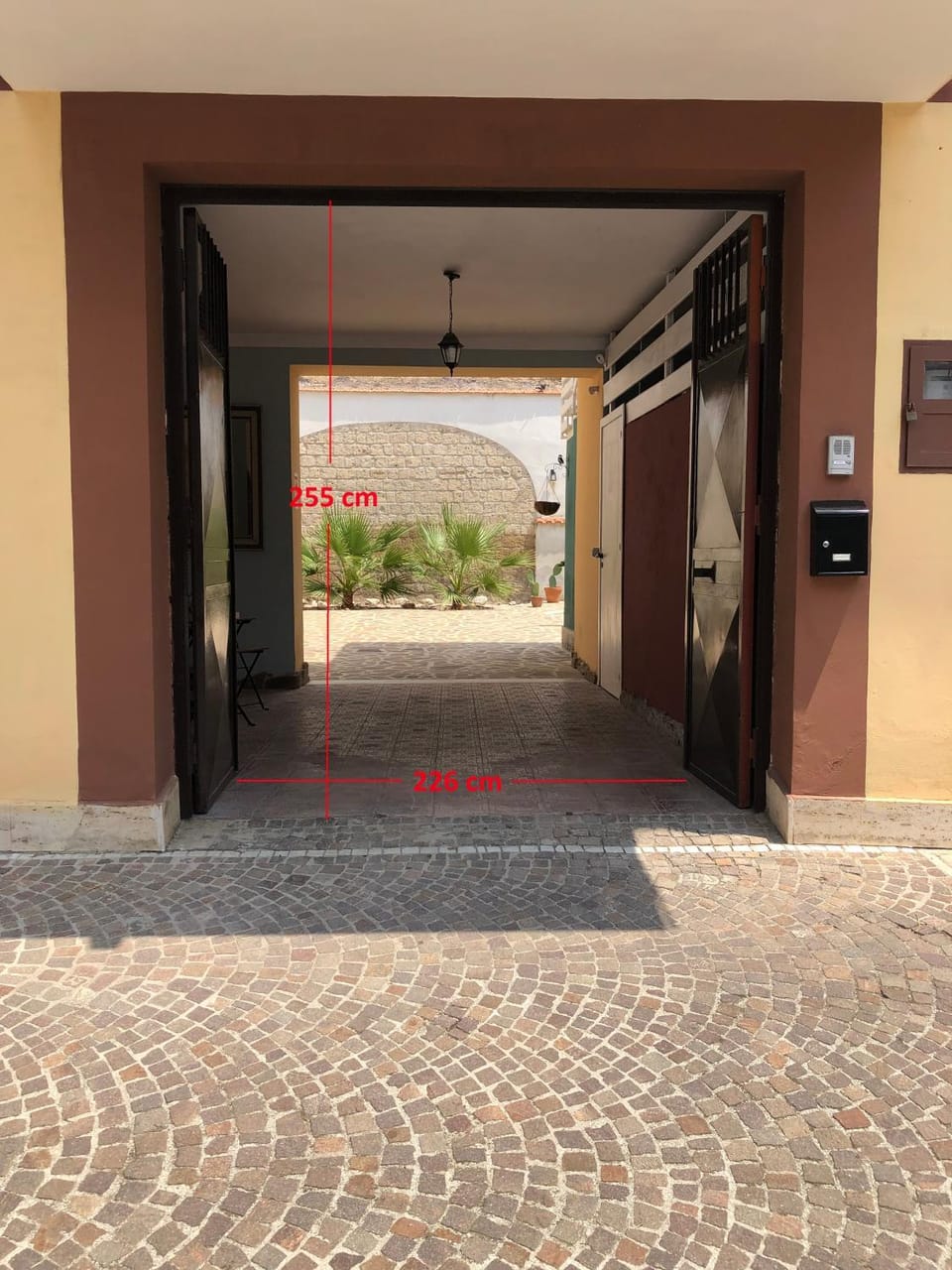 Facade/entrance