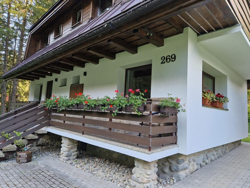 Property building, Balcony/Terrace, Garden view