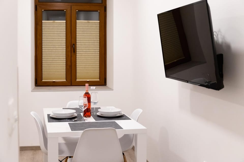 TV and multimedia, Dining area