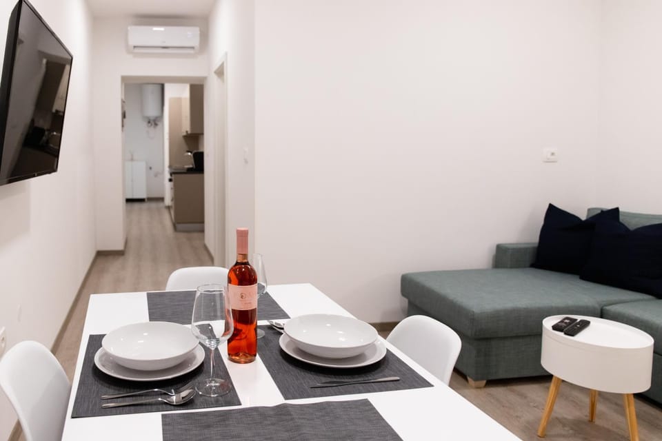 TV and multimedia, Dining area, air conditioner