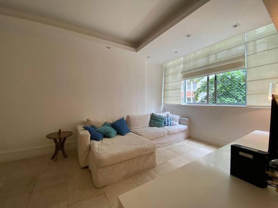 Av Atlântica - 3 Bedroom Beach Apartment - Leme Apartment in Rio de Janeiro