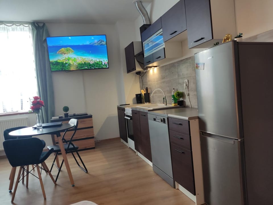 TV and multimedia, Kitchen or kitchenette, Dining area, dishwasher, pet friendly, stove