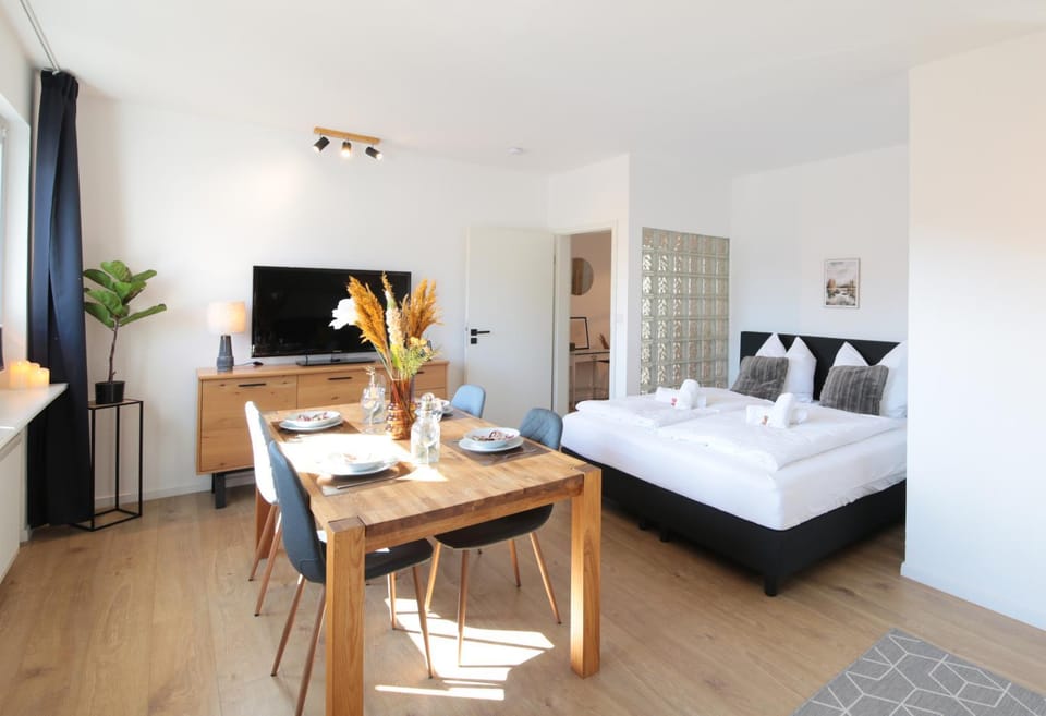 Living room, Bedroom, Food
