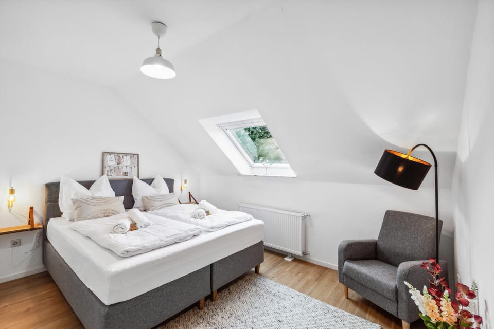 Bed, Bedroom