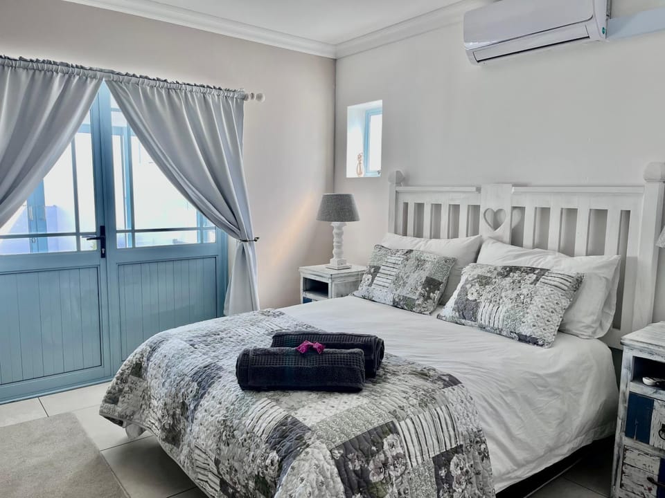 Bed, Bedroom, air conditioner