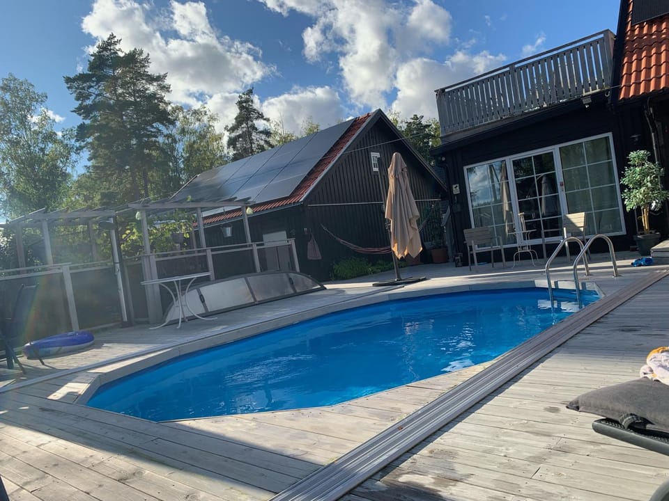 Pool view, Swimming pool, sunbed