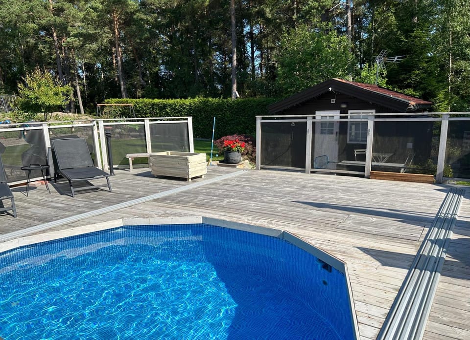 Pool view, Swimming pool, sunbed