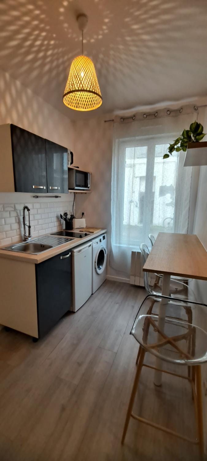 Coffee/tea facilities, Dining area, minibar, stove, toaster, washing machine, dryer