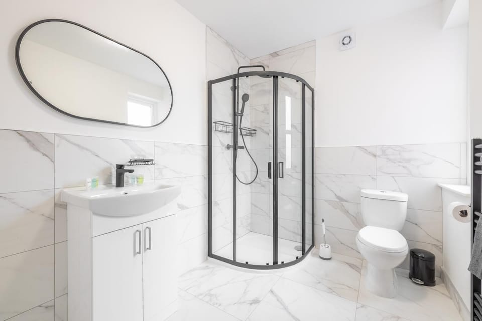 Shower, Toilet, Bathroom, towels