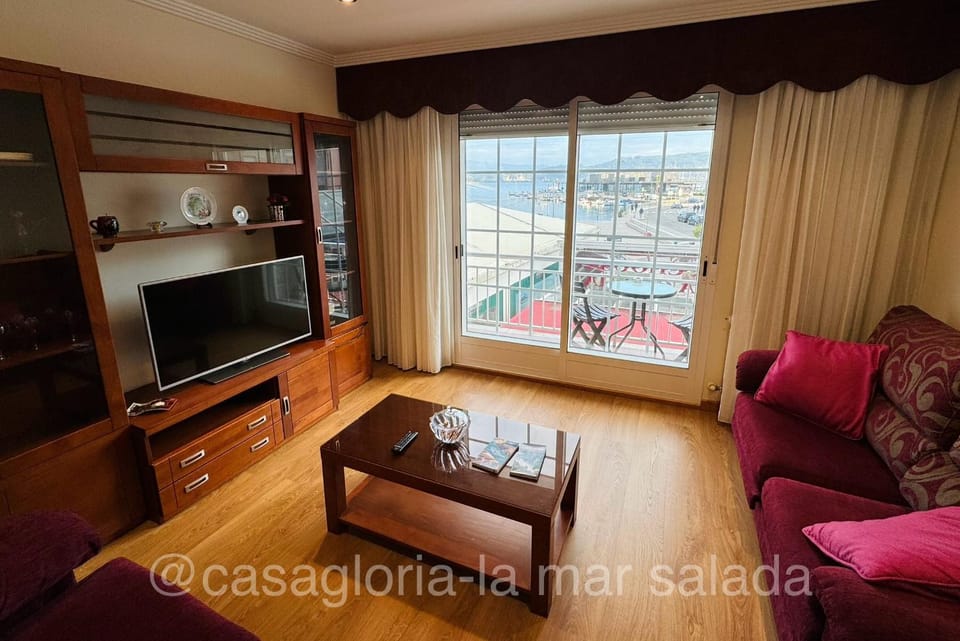 TV and multimedia, View (from property/room), Living room, Sea view