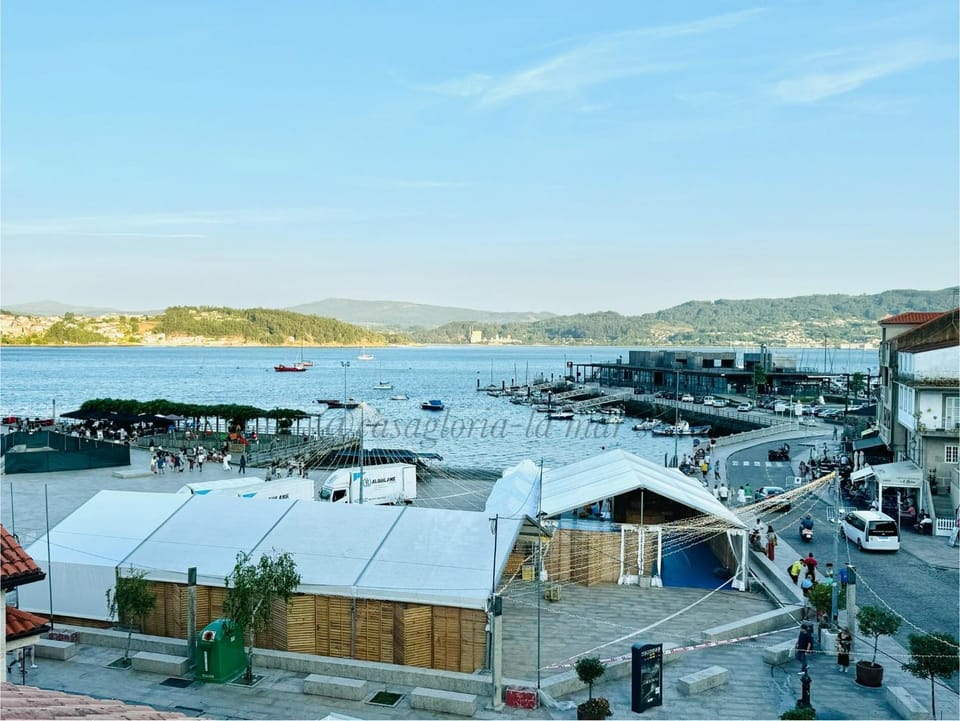 Nearby landmark, Sea view, Street view