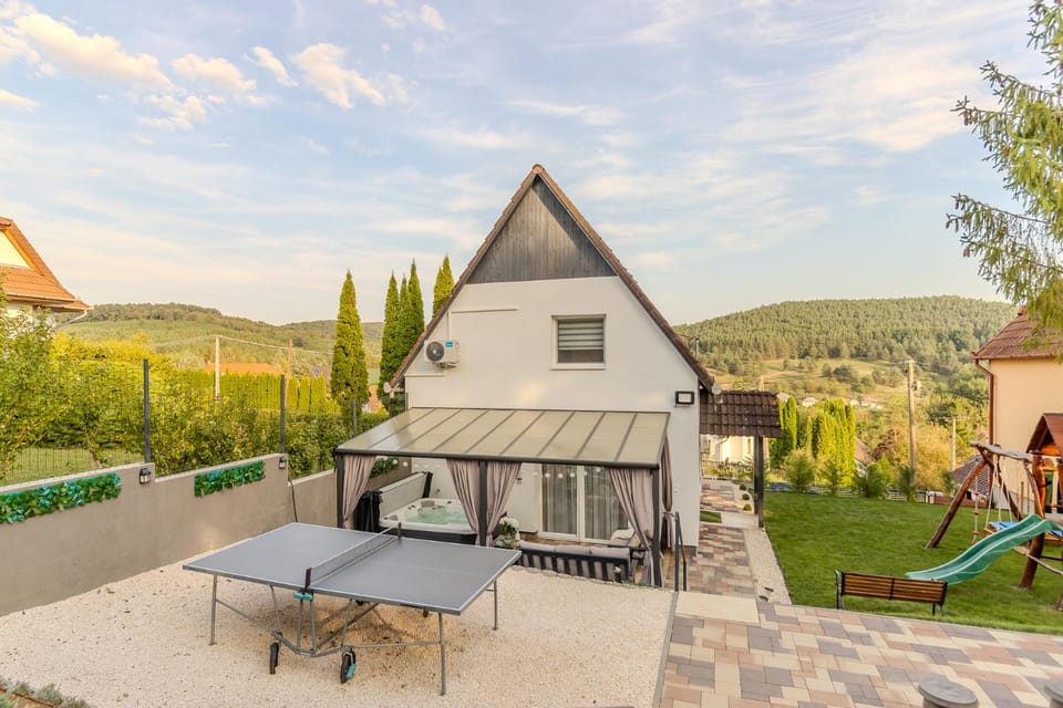 Property building, Natural landscape, Children play ground, Garden, Hot Tub, Table tennis, Balcony/Terrace, Garden view, Mountain view
