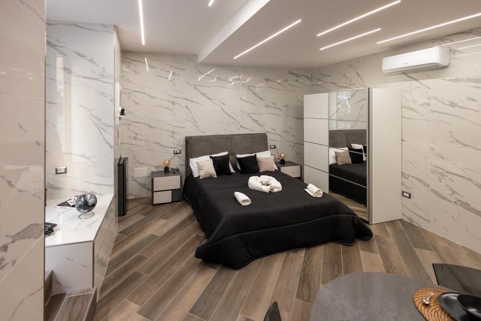 Photo of the whole room, wardrobe, air conditioner