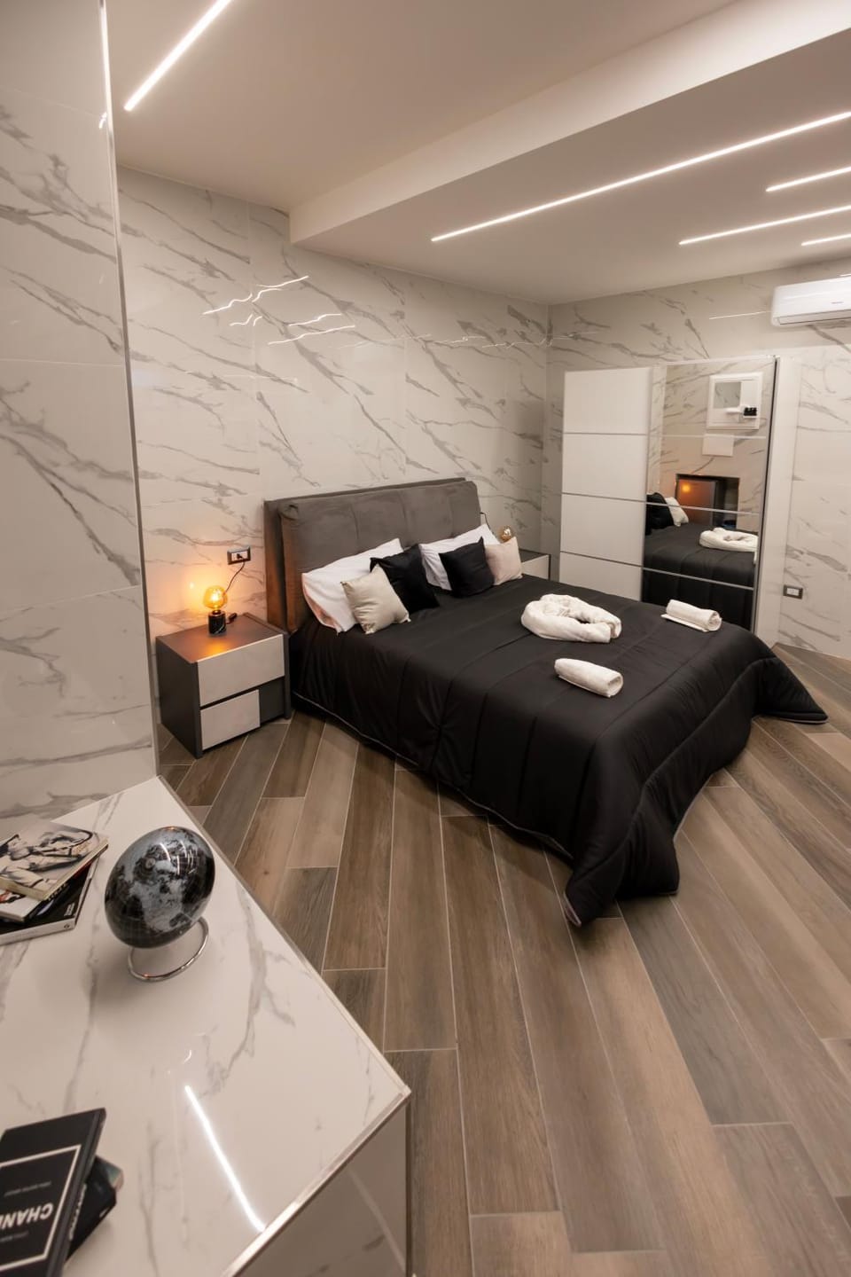 Bed, Photo of the whole room