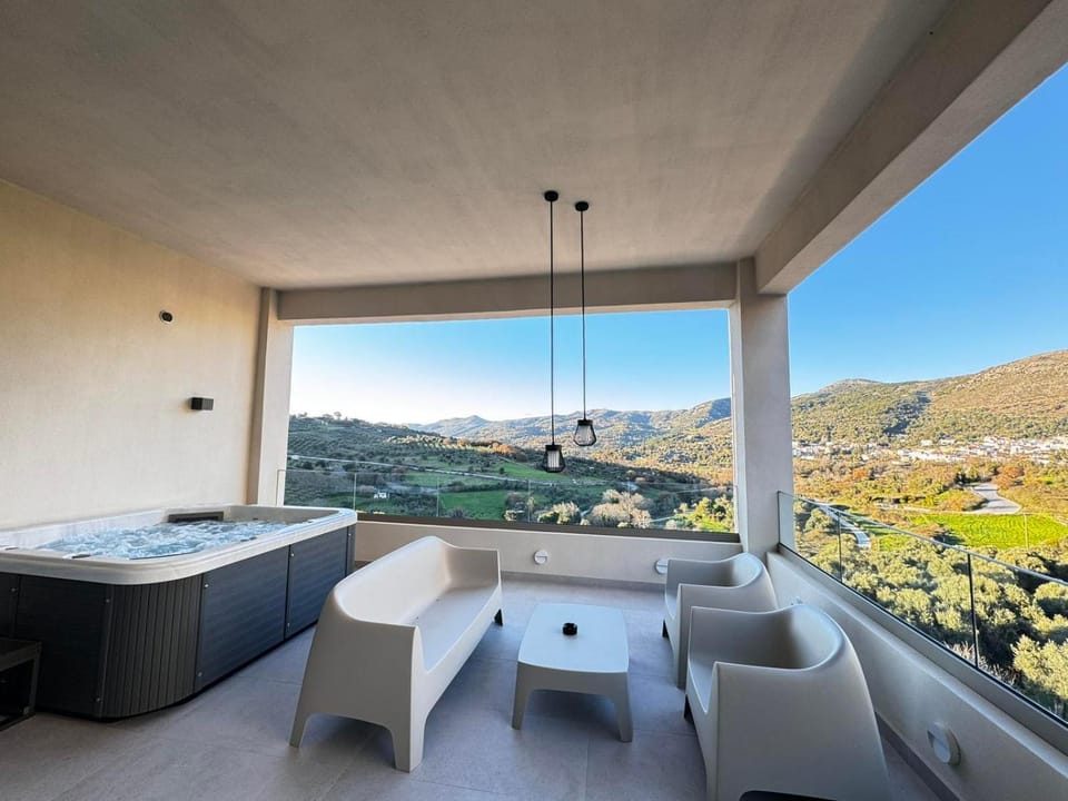 Day, Natural landscape, View (from property/room), Balcony/Terrace