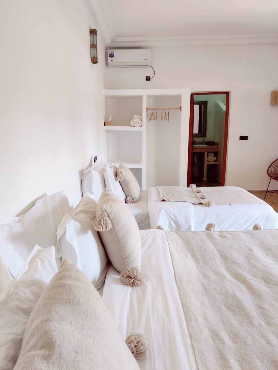 Bed, Photo of the whole room, Bedroom, air conditioner
