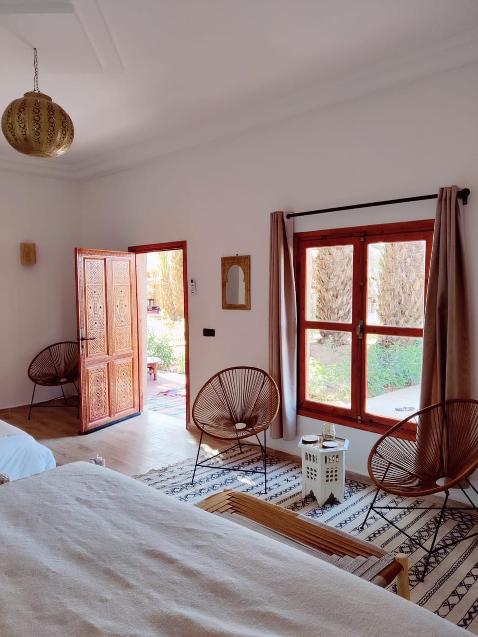 Bed, Living room, Photo of the whole room, Seating area, Bedroom, towels