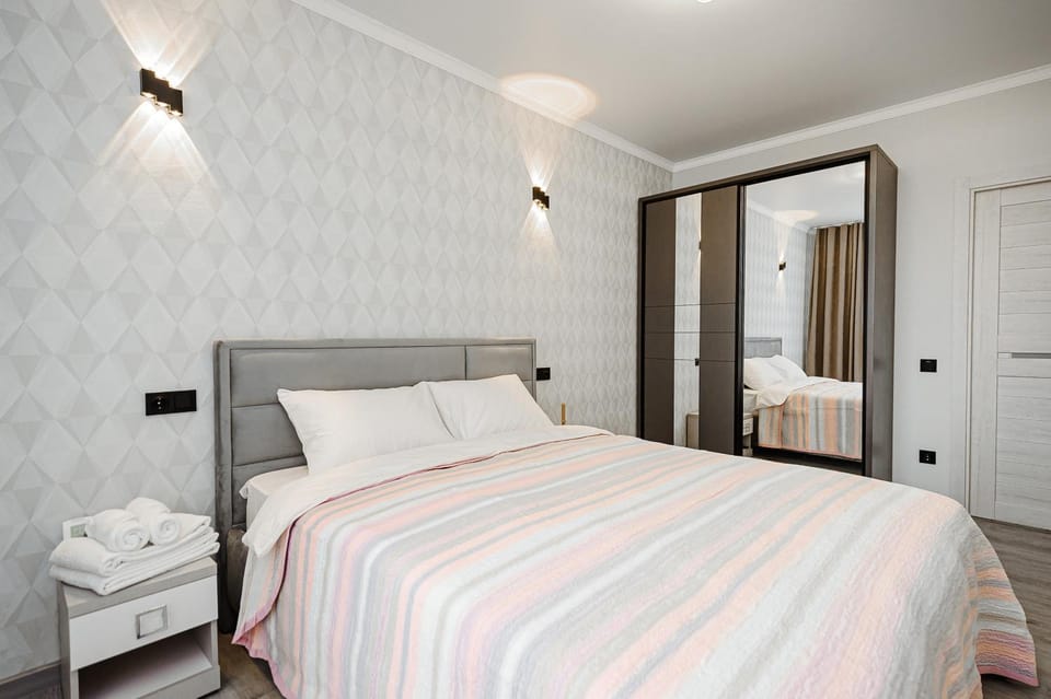 Bedroom, wardrobe
