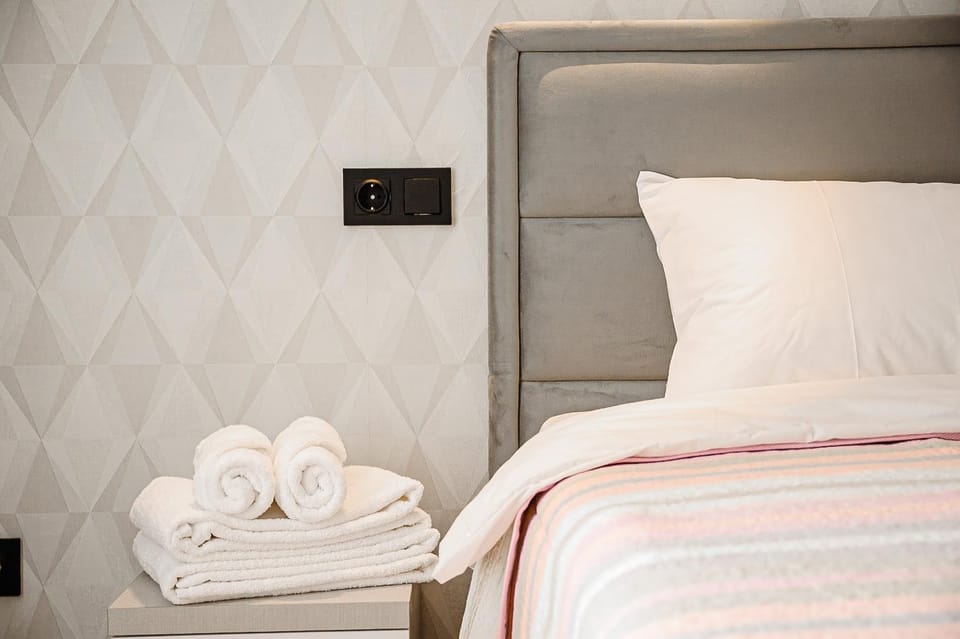 Bedroom, towels