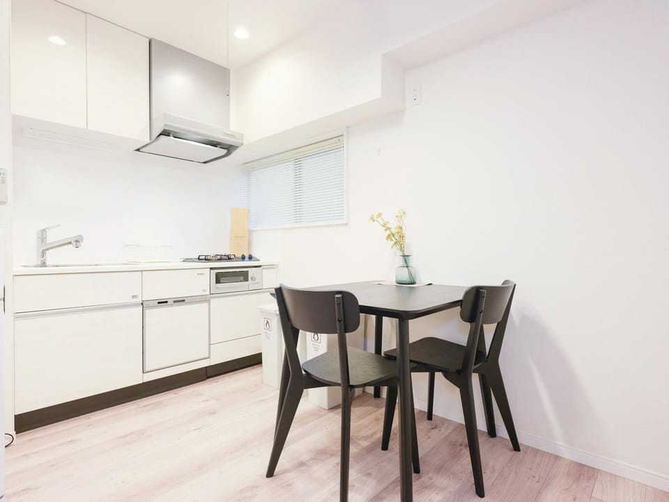 Kitchen or kitchenette, Dining area, stove