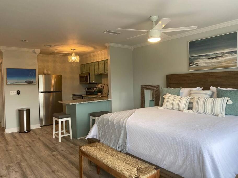 Destin Bliss! Your Dream Studio Condo on Holiday Isle! Apartment in Destin