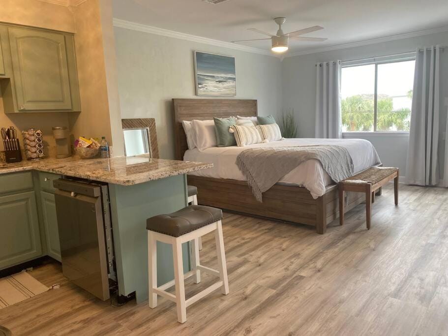 Destin Bliss! Your Dream Studio Condo on Holiday Isle! Apartment in Destin