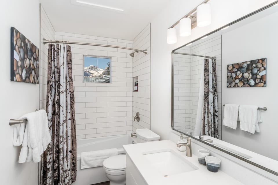 Shower, Toilet, Bathroom, Bath, towels