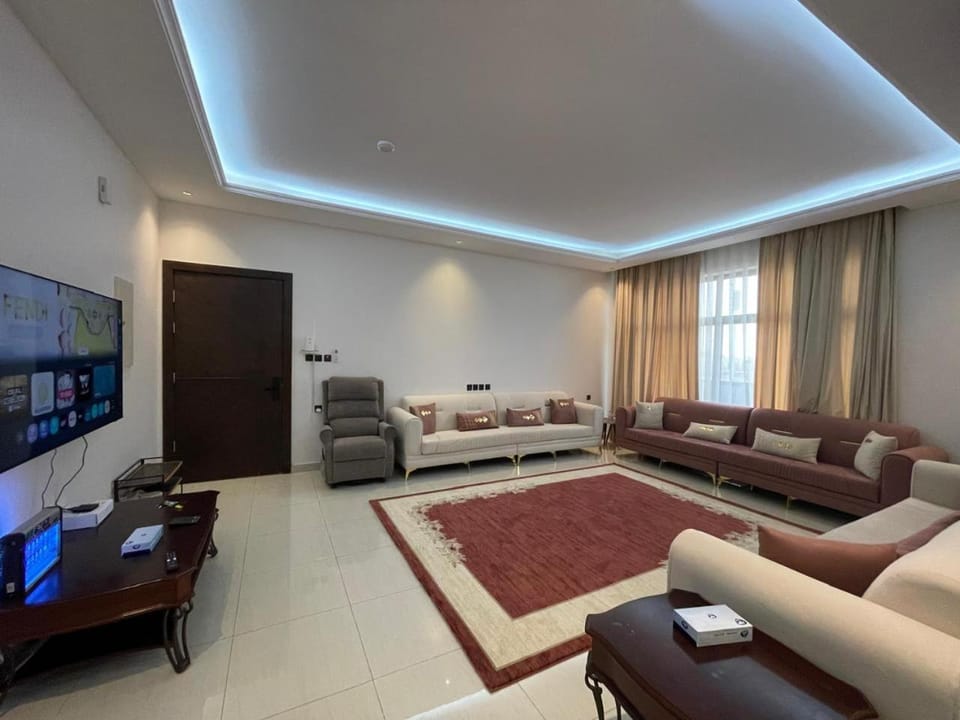 TV and multimedia, View (from property/room), Living room, Seating area, Street view, Quiet street view